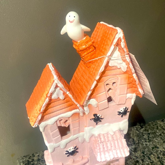 Light up Halloween Pink Faux Iced Cookie Haunted House w/ghost & Spiders! NWT - Picture 3 of 11